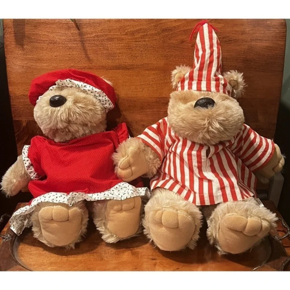 2 Vtg Graphics Intl.  Christmas MOM & POPPA Plush Stuffed 1985‎ Gowns & Caps!